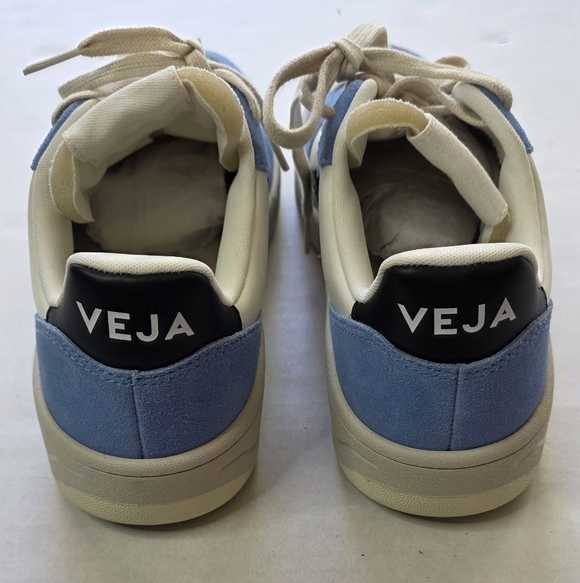 Veja V-10 Sneakers - Picture 6 of 13